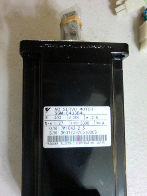 YASKAWA MODEL : SGM-04U3B4L 400W 盒裝 (NEW) — 2 / 3