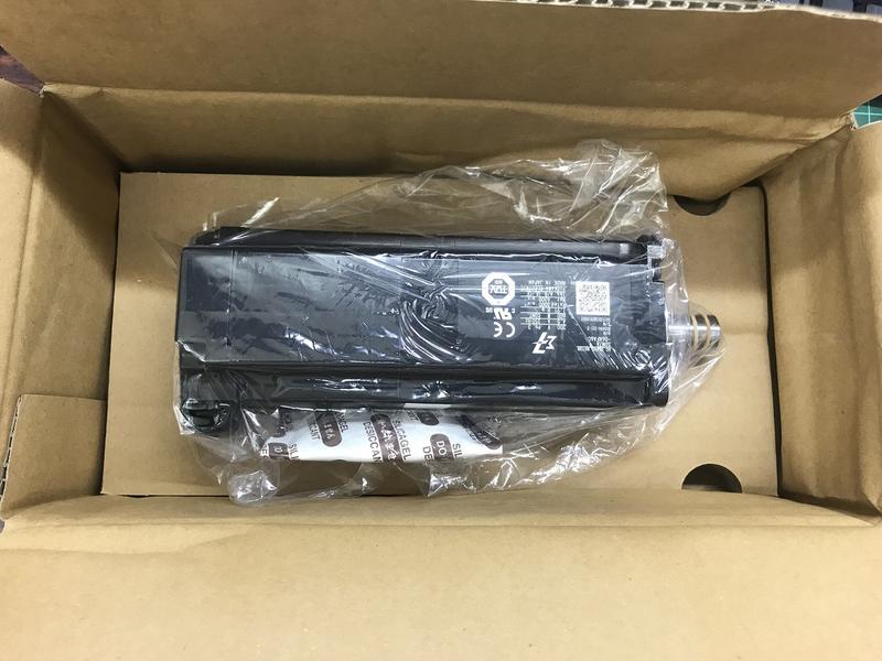 YASKAWA MODEL:SGM7A-06AFA6C 600W 盒裝新品 — 3 / 5