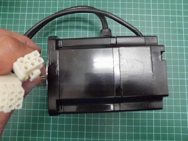 YASKAWA MODEL : SGMP-04A314B 400W 無盒裝 (NEW) — 2 / 5