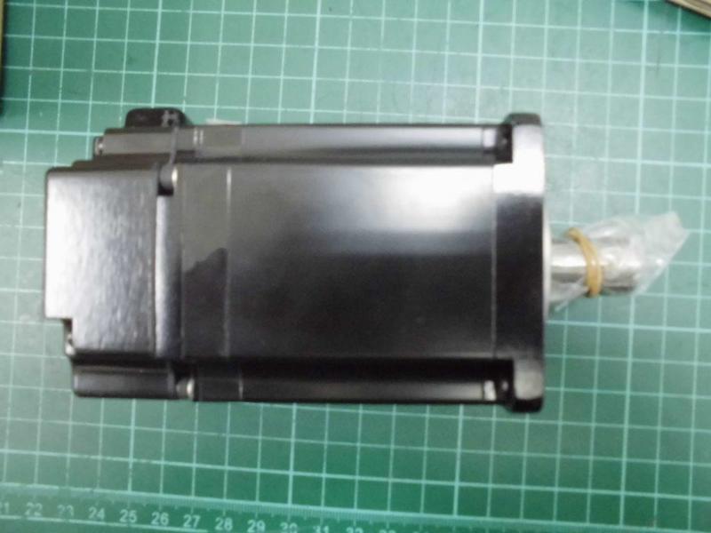 YASKAWA MODEL : SGMJV-04ADA61 400W 盒裝 (NEW) — 4 / 6
