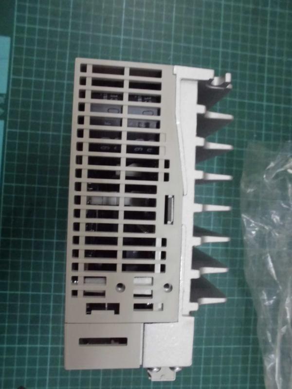 YASKAWA MODEL : SGDM-04ADA VER.3C945 400W 盒裝 (NEW) — 7 / 8