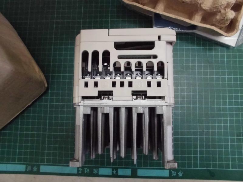 YASKAWA V1000 MODEL : CIMR-VA2A0012BAA 盒裝 (NEW) — 5 / 6