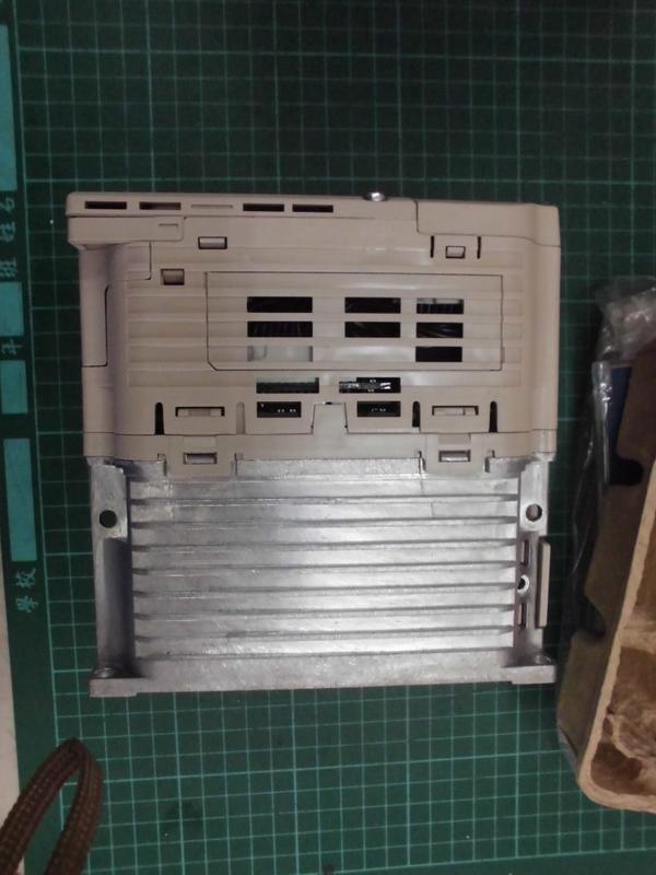 YASKAWA V1000 MODEL : CIMR-VA2A0008BAA 盒裝 (NEW) — 2 / 6