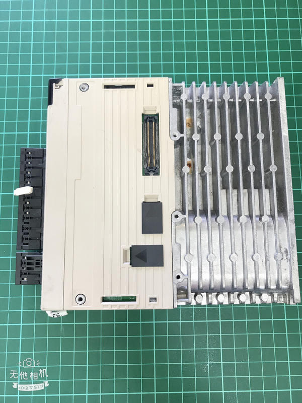 YASKAWA MODEL SGDV-R70FE1A 二手良品 — 2 / 5