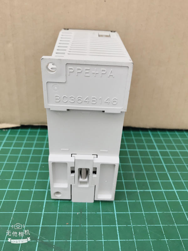 MR-J2-03A5 — 4 / 6