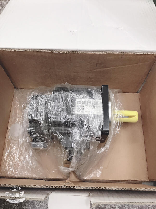 Schneider MODEL:BCH2LH1033CA6C盒裝新品 — 3 / 5