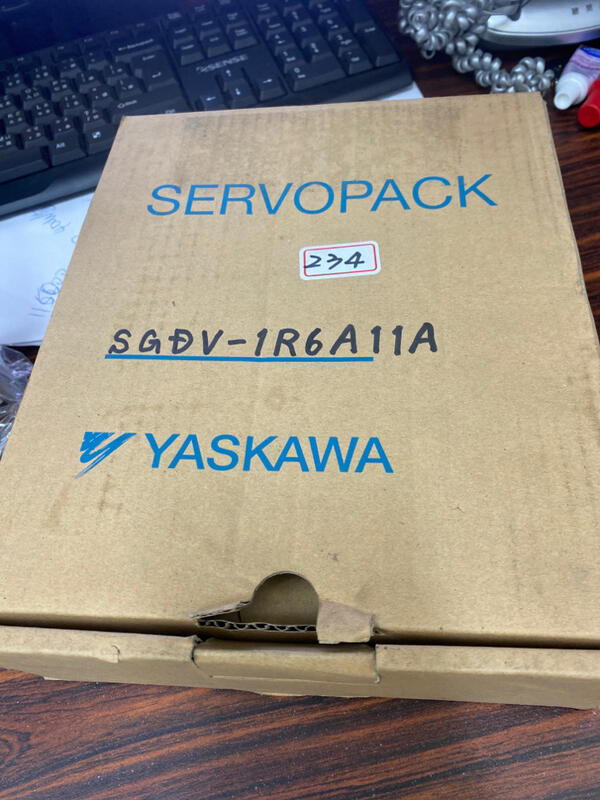 YASKAWA MODEL:SGDV-1R6A11A盒裝新品 — 4 / 4