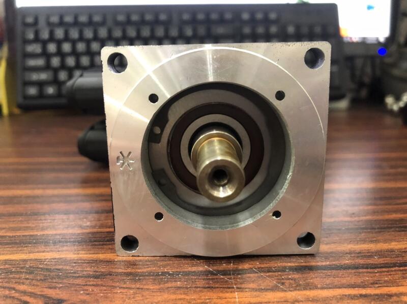 LENZE MODEL : MCS 06C41-RS0B0-A11N-ST5S00N-R0SU 無盒新品 — 3 / 8